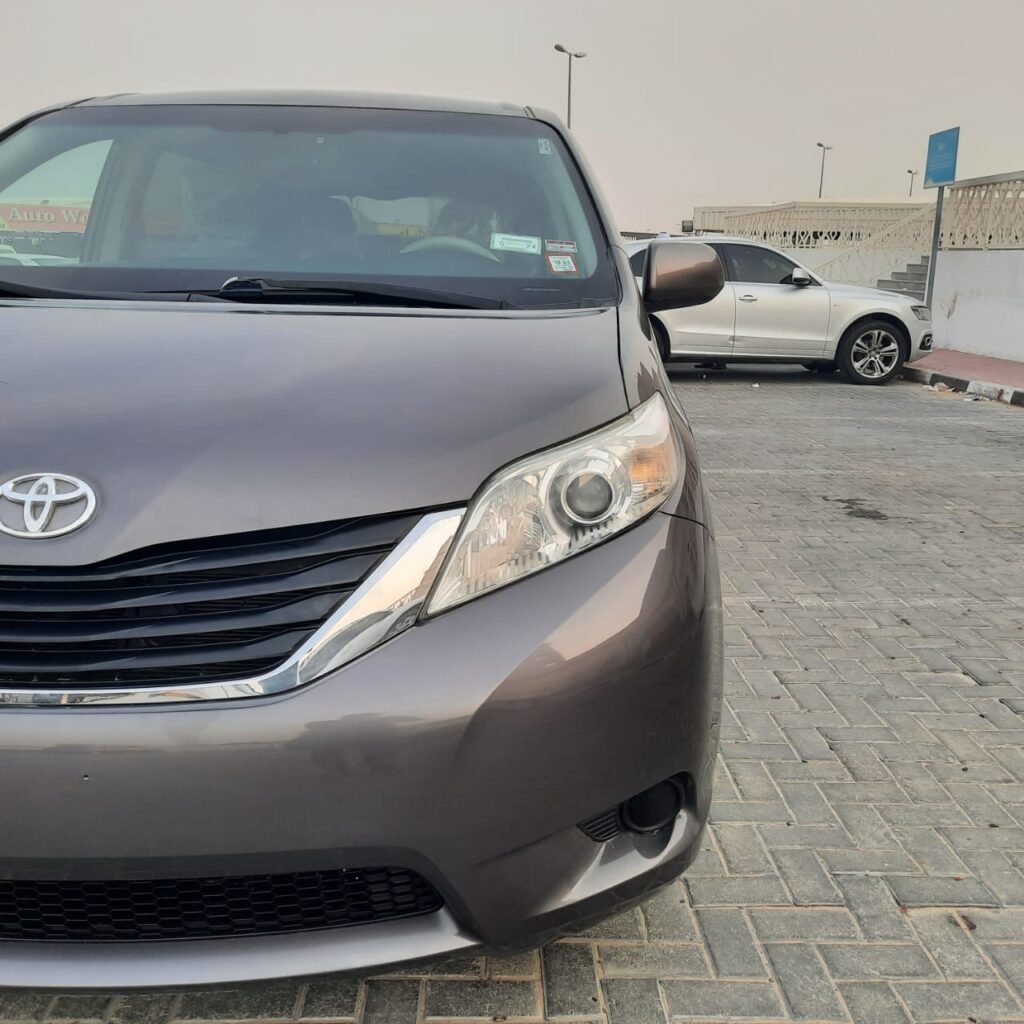 2014 TOYOTA SIENNA